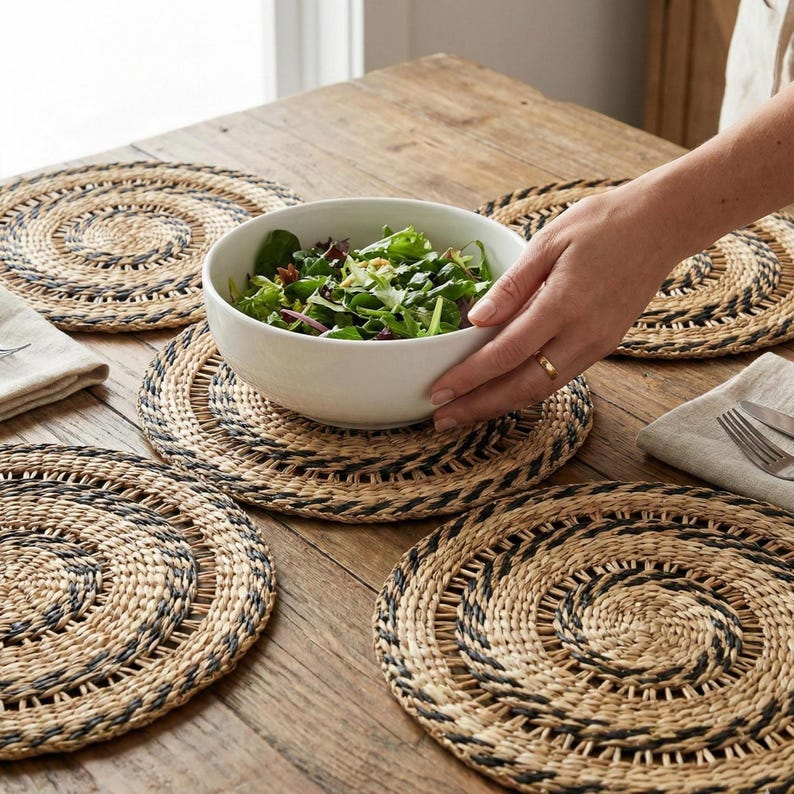 Round Seagrass Placemat – 14 Inch