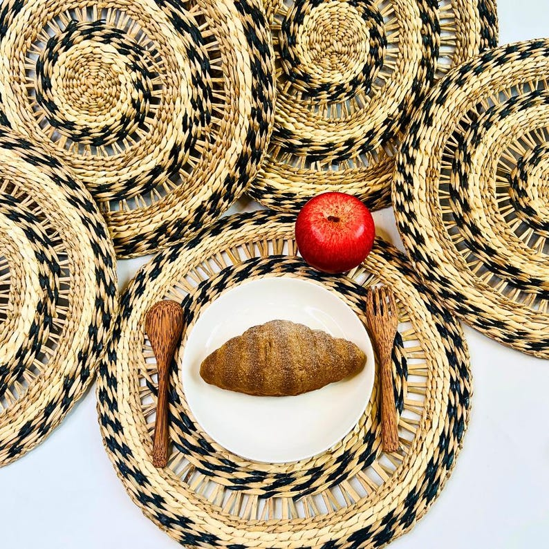 Round Seagrass Placemat – 14 Inch
