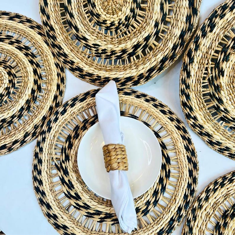 Round Seagrass Placemat – 14 Inch